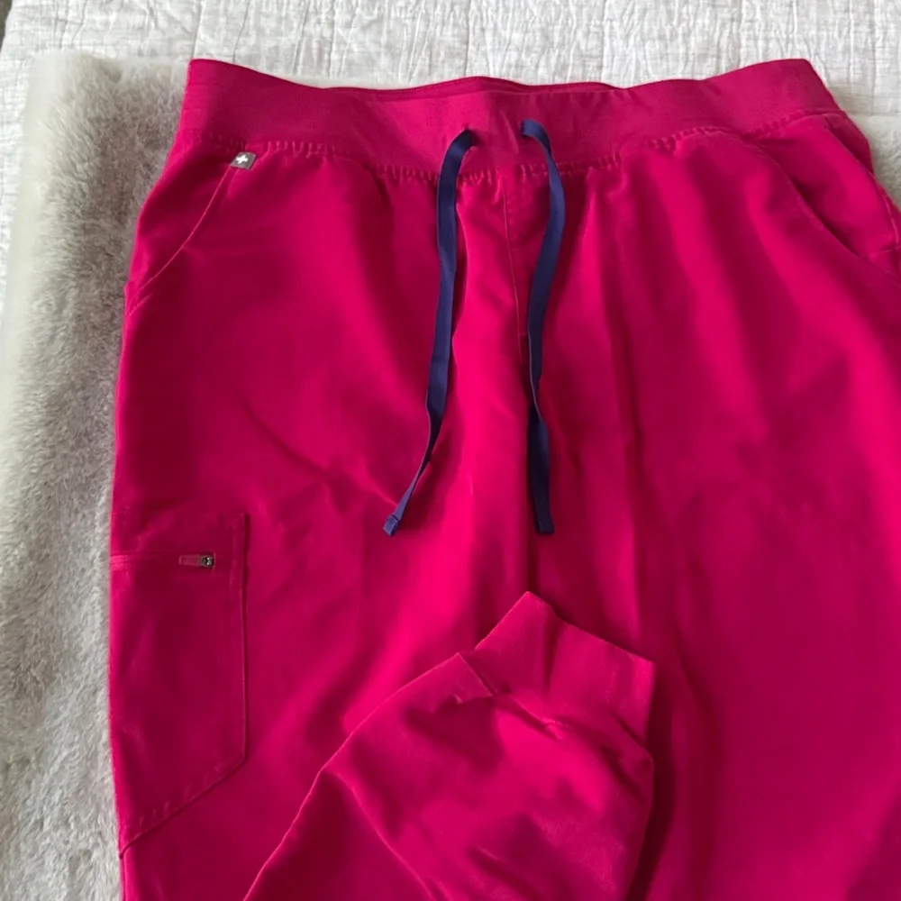 Figs Hot Pink Scrub Set - Picture 3 of 3